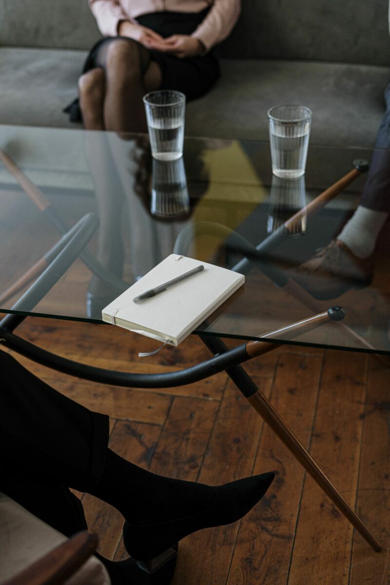 bureau 3 scaled e1787464751550